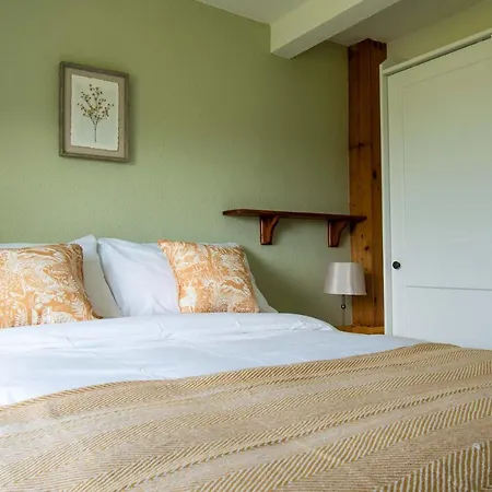 Long Byres Apartment