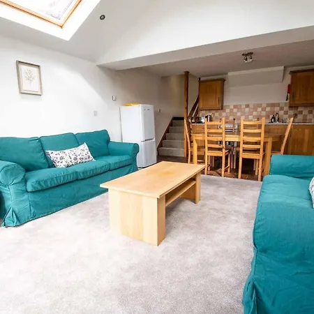 Long Byres Apartment