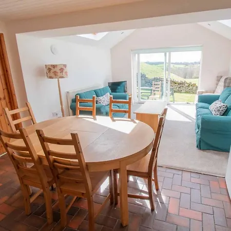 Long Byres Apartment