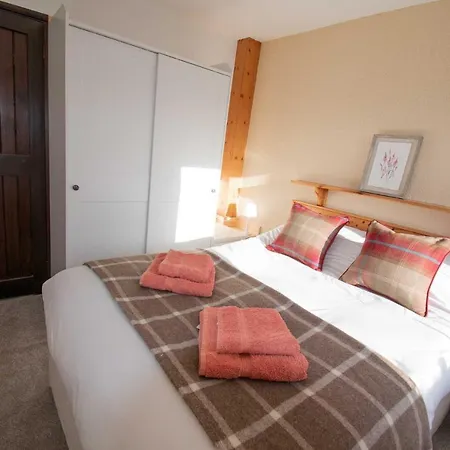 Long Byres Apartment