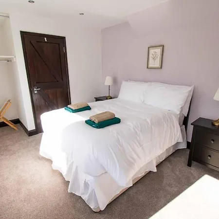 Long Byres Apartment